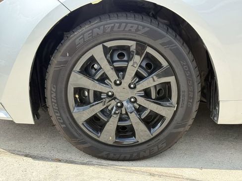 Used 2024 Toyota Corolla LE FWD image 11
