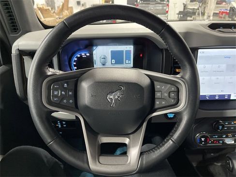 Used 2023 Ford Bronco Badlands image 15