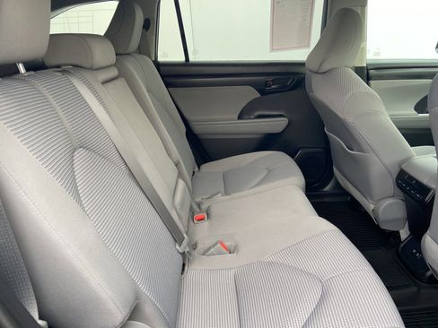 Certified 2020 Toyota Highlander LE image 7