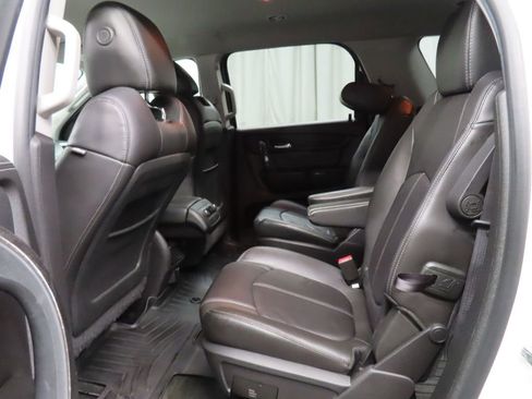 Used 2015 GMC Acadia SLT image 13