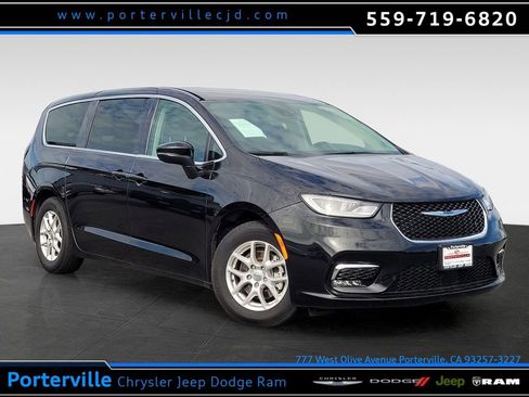 Used 2023 Chrysler Pacifica Touring-L image 1