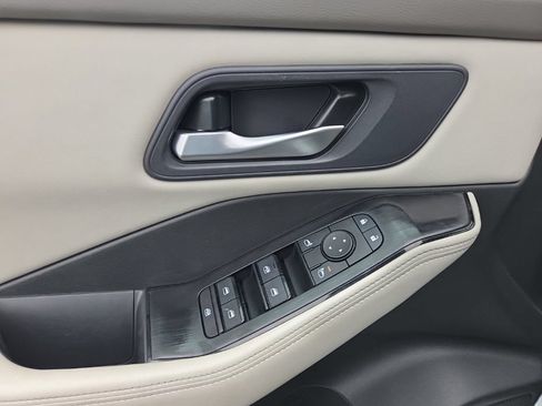 Used 2024 Nissan Rogue SV FWD image 19