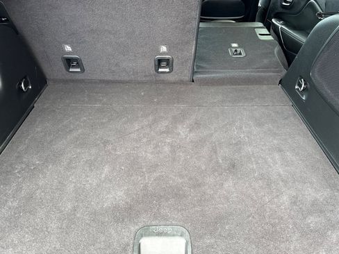 Used 2022 Jeep Cherokee Limited image 12