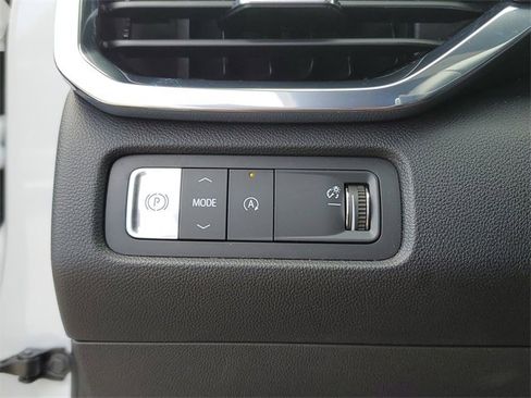 Used 2025 GMC Acadia Elevation image 22