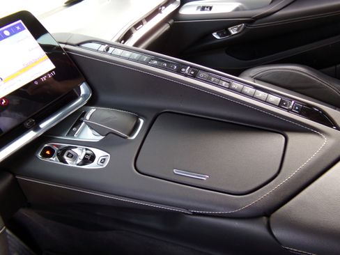 Used 2020 Chevrolet Corvette 2LT Z51 Coupe w/ 2LT Preferred Equipment Group image 21