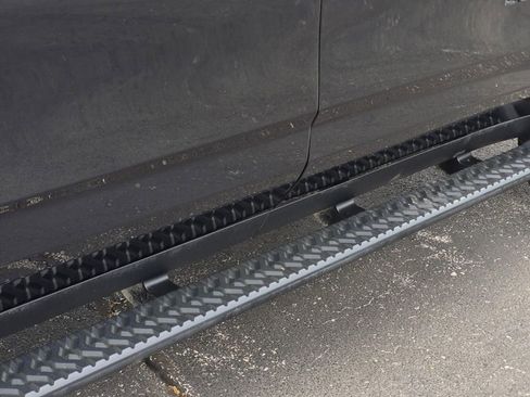 Used 2021 Chevrolet Suburban Z71 w/ Z71 Signature Package image 10