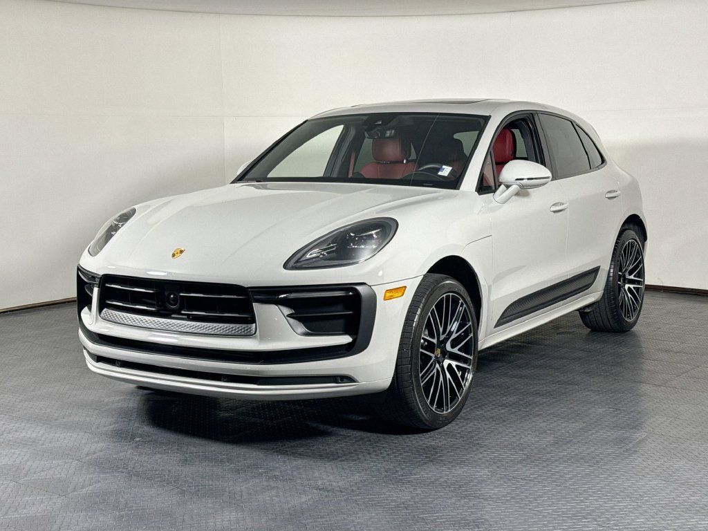 Certified 2026 Porsche Macan AWD/4WD image 1