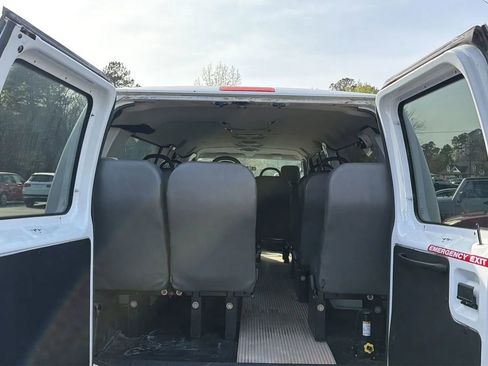 Used 2009 Ford E-350 and Econoline 350 Extended Super Duty RWD image 8