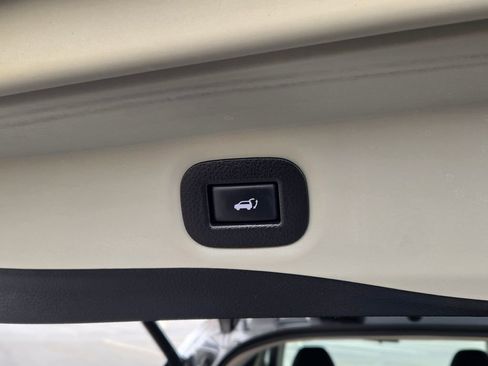 Used 2019 Nissan Rogue SV image 15