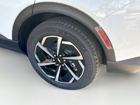 New 2026 Chevrolet Equinox EV LT image 31