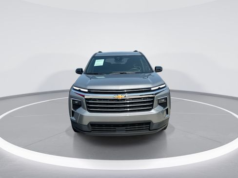 Used 2026 Chevrolet Traverse LT FWD image 3