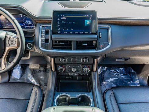 Used 2024 Chevrolet Suburban High Country image 21