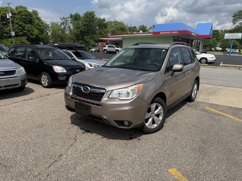 Used 2014 Subaru Forester 2.5i Touring AWD/4WD image 2