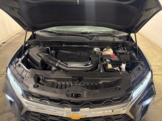 Used 2025 Chevrolet Blazer LT FWD image 8