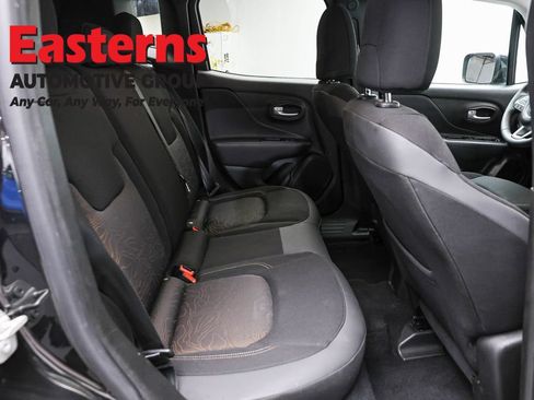 Used 2023 Jeep Renegade Latitude AWD/4WD image 24