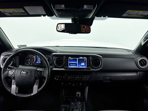 Used 2020 Toyota Tacoma TRD Sport w/ Technology Package AWD/4WD image 16