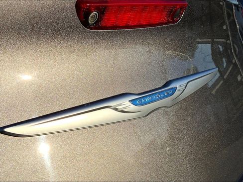 Used 2021 Chrysler 300 Touring image 9