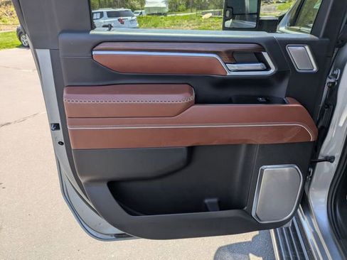 Certified 2025 GMC Sierra 3500 Denali Ultimate AWD/4WD image 29