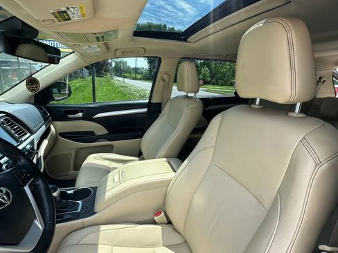 Used 2018 Toyota Highlander XLE AWD/4WD image 22