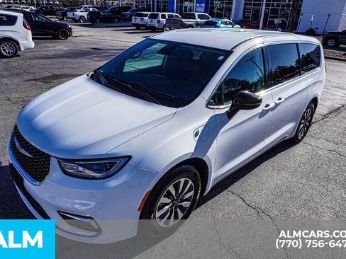 Used 2024 Chrysler Pacifica Select image 20