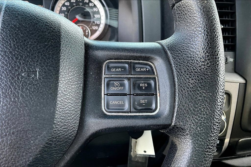 Used 2017 RAM 1500 Express AWD/4WD image 11