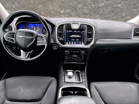 Used 2019 Chrysler 300 Touring w/ Sport Appearance Package image 13