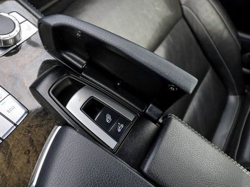 Used 2013 Mercedes-Benz SL 550 image 12