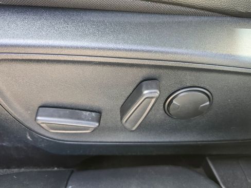 Used 2020 Ford Escape Titanium image 21