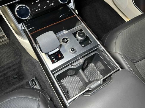 Used 2023 Land Rover Range Rover SE image 31