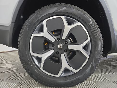 Used 2024 Rivian R1S Adventure AWD/4WD image 12