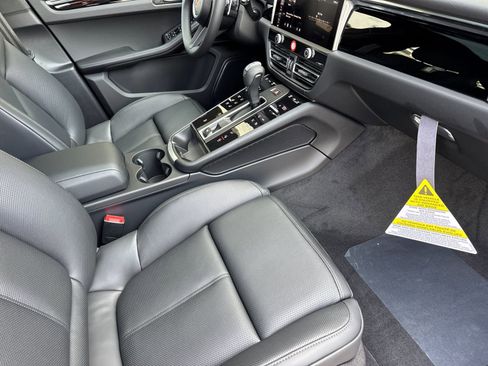 New 2026 Porsche Macan image 18
