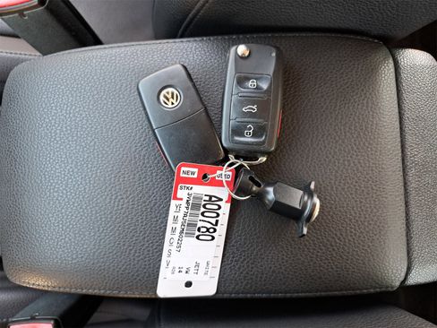 Used 2014 Volkswagen Jetta SportWagen image 38