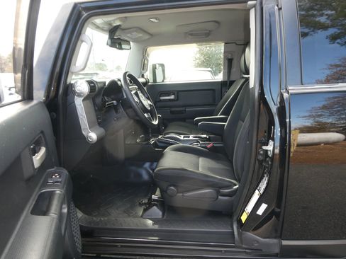 Used 2012 Toyota FJ Cruiser 4WD image 12