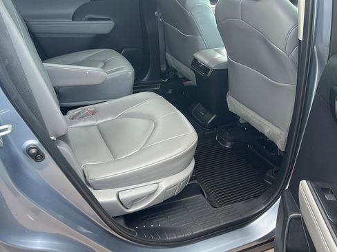 Used 2023 Toyota Highlander XLE image 22