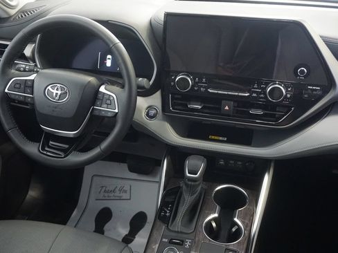Used 2023 Toyota Highlander Limited AWD/4WD image 32