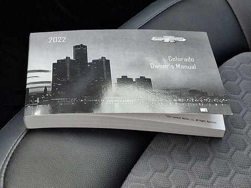 Used 2022 Chevrolet Colorado Z71 w/ Z71 Midnight Edition image 29