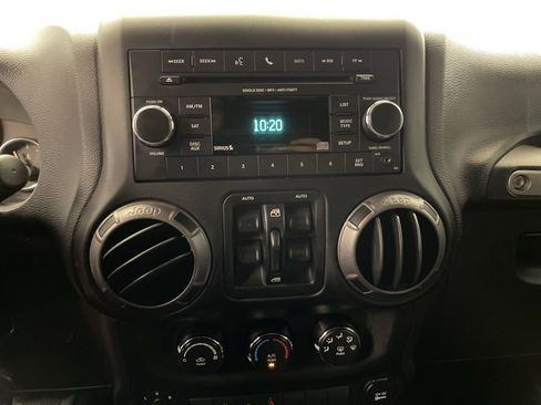 Used 2015 Jeep Wrangler Unlimited Sport w/ Quick Order Package 24S AWD/4WD image 13