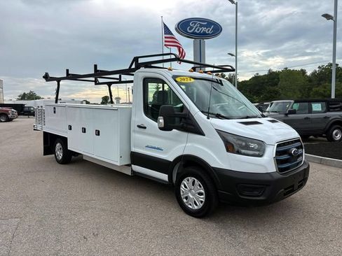 Used 2024 Ford E-Transit RWD image 1