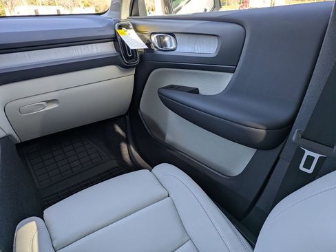 New 2026 Volvo XC40 B5 Plus w/ Protection Package Premier image 21