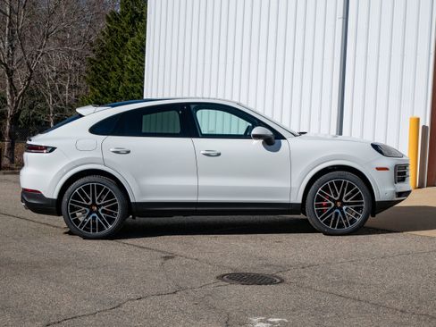 New 2026 Porsche Cayenne S AWD/4WD image 8
