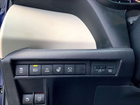 Used 2022 Toyota Sienna Platinum image 32