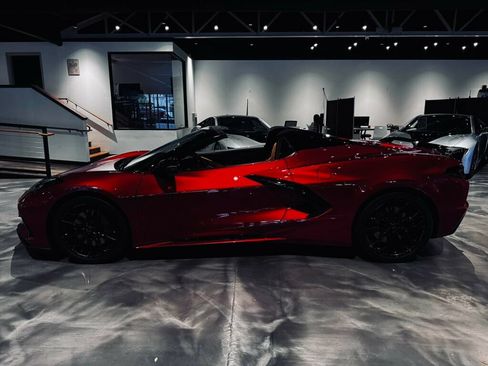 Used 2024 Chevrolet Corvette Stingray Premium Conv w/ Z51 Performance Package RWD image 2