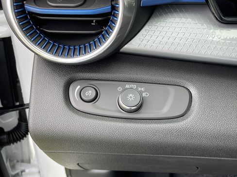 New 2025 Chevrolet Trax LT w/ Driver Confidence Package image 43