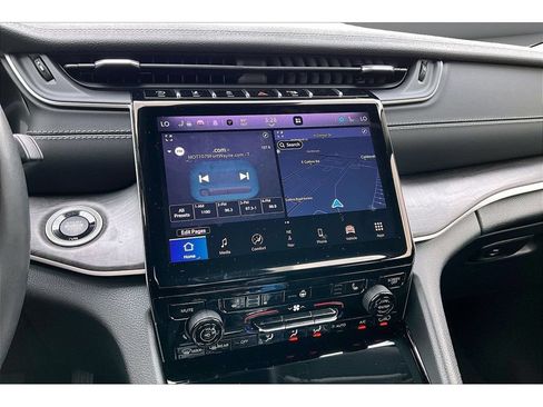 Certified 2022 Jeep Grand Cherokee Limited AWD/4WD image 9