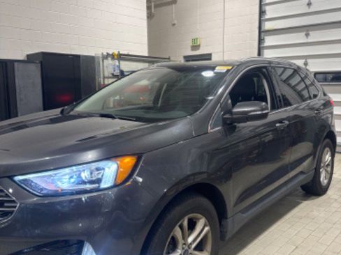 Used 2019 Ford Edge SEL w/ Equipment Group 201A image 3