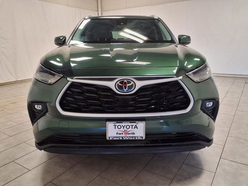 Used 2023 Toyota Highlander XLE image 2