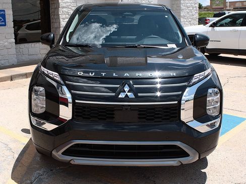 New 2025 Mitsubishi Outlander SE image 6