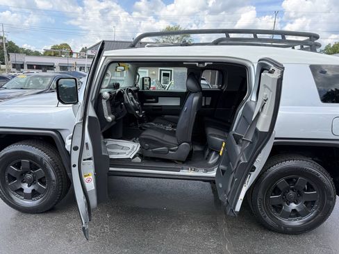 Used 2007 Toyota FJ Cruiser 4WD image 11