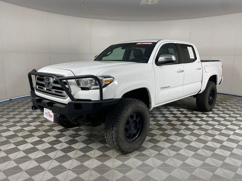 Used 2019 Toyota Tacoma Limited AWD/4WD image 1