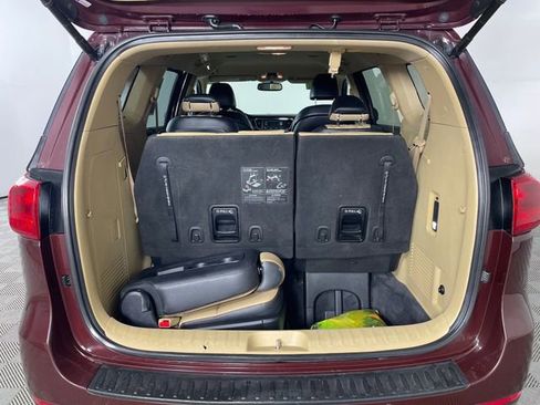 Used 2016 Kia Sedona EX image 18